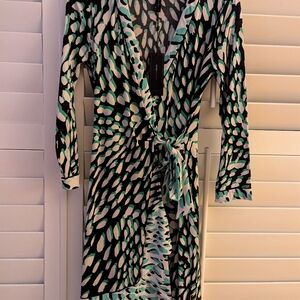 NWT, BCBGMaxazria, Beautiful Wrap dress, Size Small
